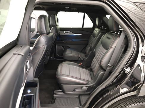 Used 2025 Ford Explorer ST-Line w/ Premium Package image 35