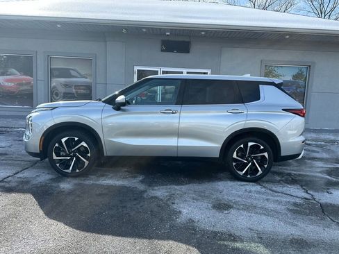 Used 2022 Mitsubishi Outlander SE image 4