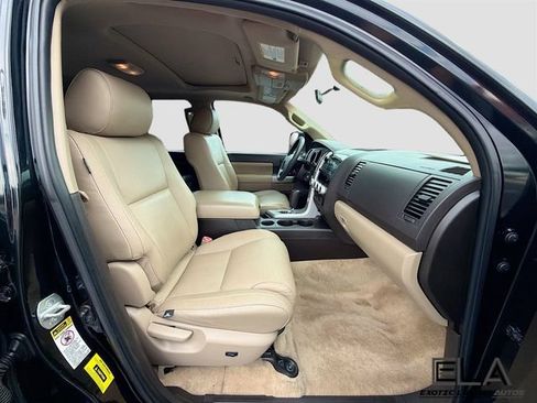 Used 2008 Toyota Sequoia SR5 w/ Moonroof & Roof Rack Pkg RWD image 32