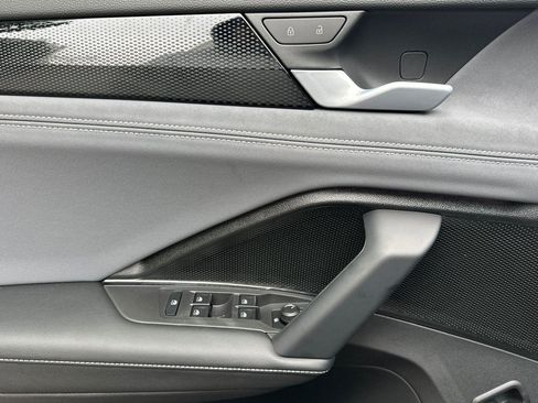 New 2026 Volkswagen Tiguan SE R-Line image 10