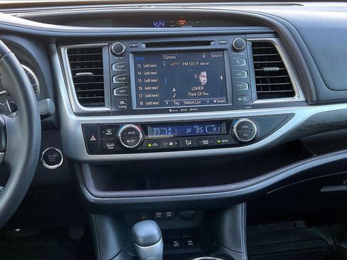 Used 2018 Toyota Highlander Limited image 13