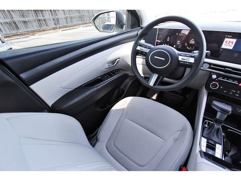 Certified 2025 Hyundai Tucson SEL image 9