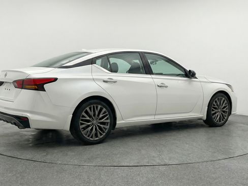 Used 2025 Nissan Altima 2.5 SV image 9