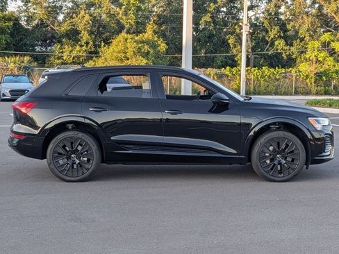 Used 2024 Audi Q8 e-tron Prestige w/ Prestige Package image 4