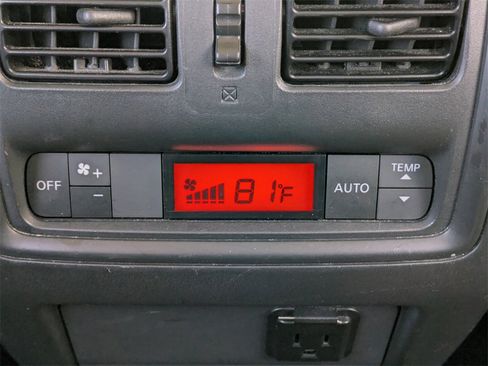 Used 2015 Nissan Pathfinder SL w/ SL Tech Package image 19