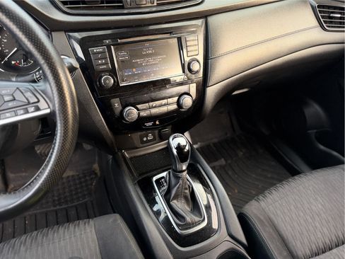 Used 2020 Nissan Rogue SV image 13