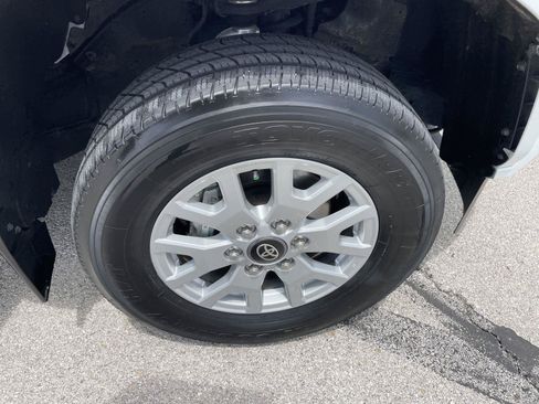 Used 2024 Toyota Tacoma SR5 AWD/4WD image 32