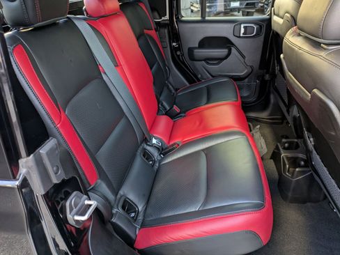 Used 2024 Jeep Gladiator Rubicon w/ Technology Group image 26