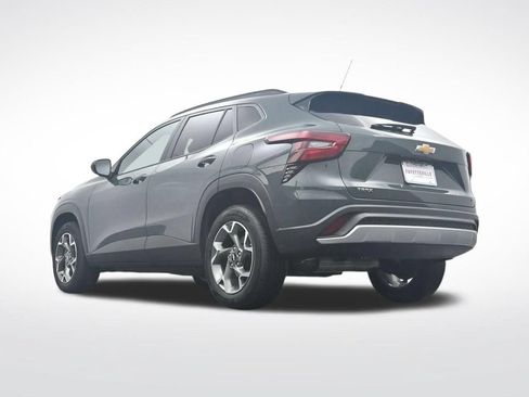 Used 2025 Chevrolet Trax LT FWD image 35