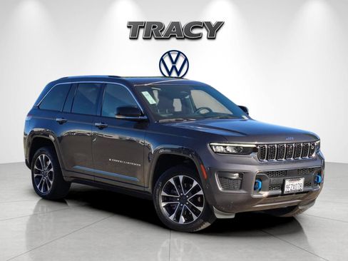 Used 2023 Jeep Grand Cherokee Overland w/ Advanced Protech Group III AWD/4WD image 2