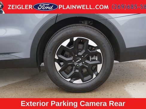 Used 2024 Kia Sorento S FWD image 9