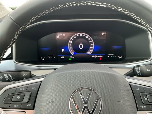 New 2025 Volkswagen Taos SE image 21