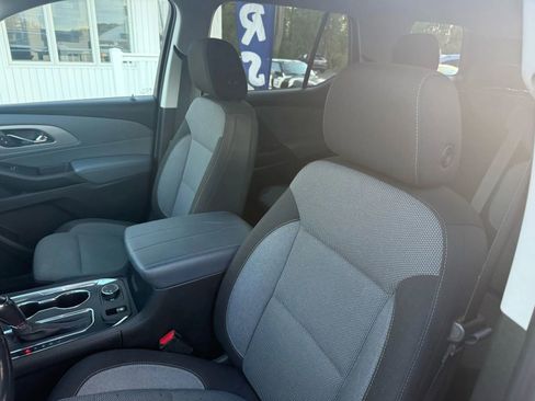 Used 2020 Chevrolet Traverse LT image 14