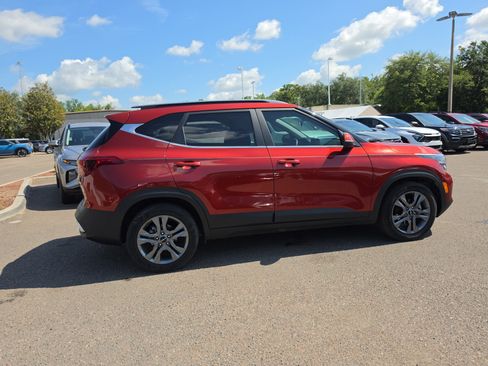 Certified 2023 Kia Seltos S w/ Navigation Package FWD image 9