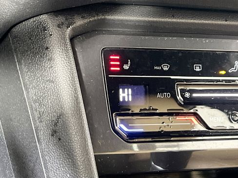 Used 2022 Volkswagen Tiguan SE image 19