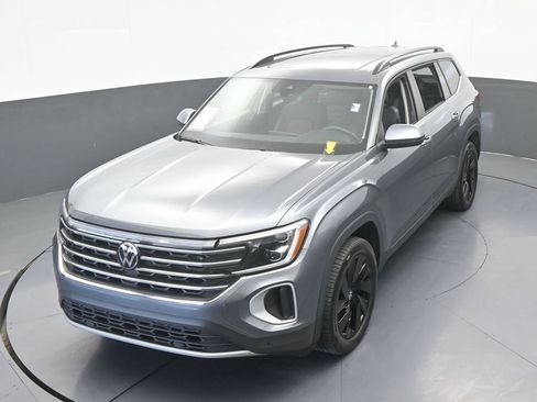 Used 2024 Volkswagen Atlas SE w/ Panoramic Sunroof Package FWD image 47