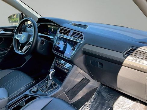Used 2023 Volkswagen Tiguan SE w/ Panoramic Sunroof Package AWD/4WD image 12