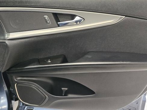 Used 2019 Lincoln Nautilus Select image 3