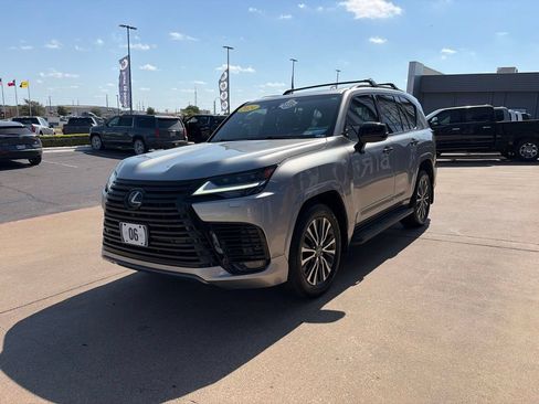 Used 2024 Lexus LX 600 4WD w/ Appearance Package image 4