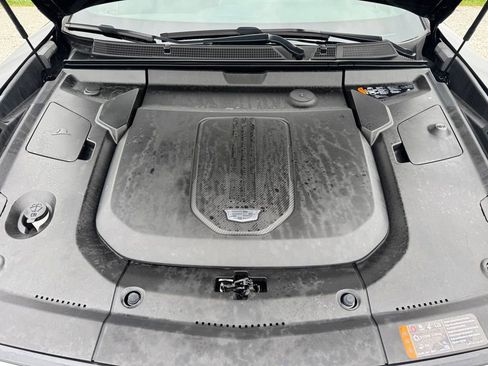 Certified 2024 Cadillac Lyriq Luxury AWD/4WD image 10