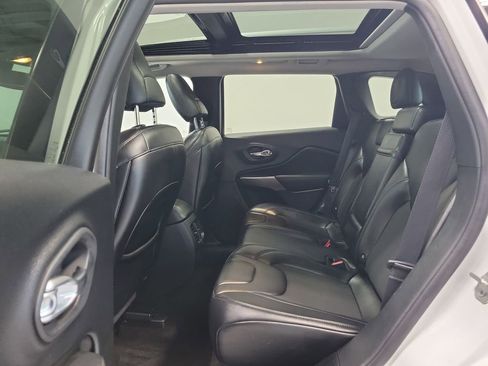Used 2019 Jeep Cherokee Latitude Plus w/ Comfort/Convenience Group AWD/4WD image 22