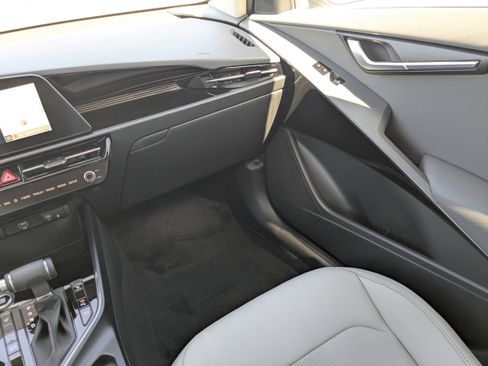 New 2026 Kia Niro EX image 19
