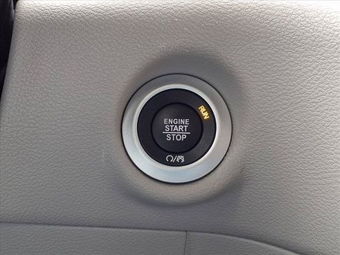 Used 2022 Chrysler Voyager LX FWD image 30