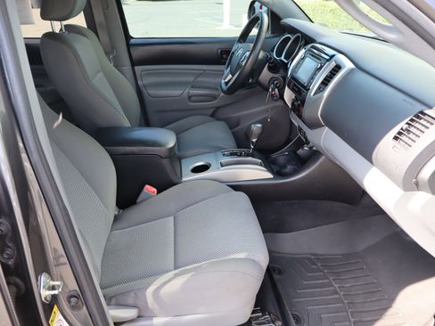 Used 2015 Toyota Tacoma PreRunner w/ TRD Sport Package image 38