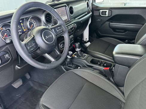 Used 2023 Jeep Gladiator Sport AWD/4WD image 10