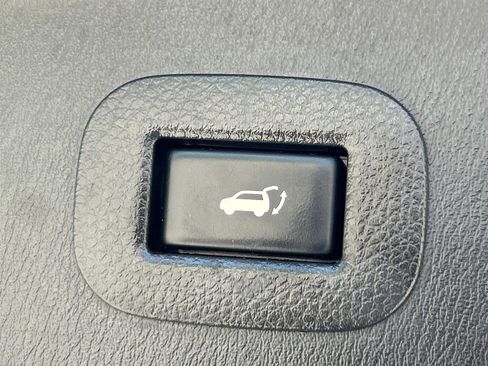 Used 2018 Nissan Armada Platinum w/ Captain Seat Package RWD image 16