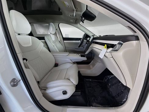New 2025 Volvo EX90 Plus image 28