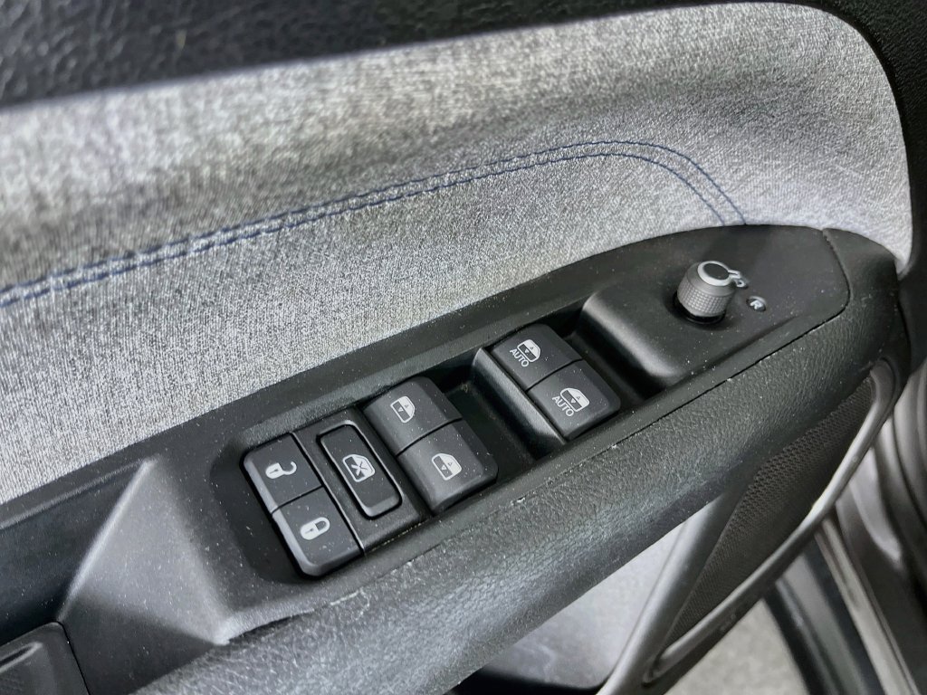 Used 2022 Jeep Compass Latitude FWD image 23