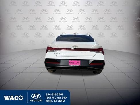 Used 2025 Hyundai Elantra SEL image 6