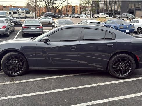 Used 2019 Dodge Charger SXT w/ Blacktop Package image 6