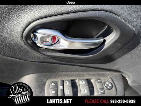 Certified 2022 Jeep Cherokee Trailhawk w/ Sun, Sound & Nav Group image 28