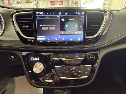 New 2027 Chrysler Pacifica Select FWD image 19