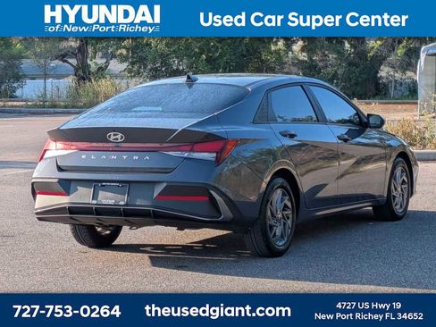 Used 2024 Hyundai Elantra SEL image 5