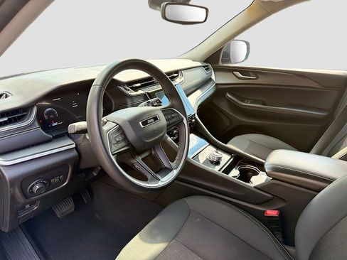 Used 2023 Jeep Grand Cherokee Laredo RWD image 26