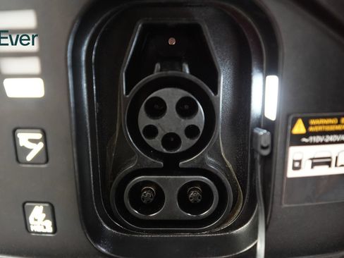 Used 2024 Kia EV6 Light RWD image 10
