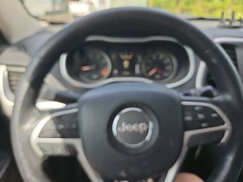 Used 2014 Jeep Cherokee Sport image 17