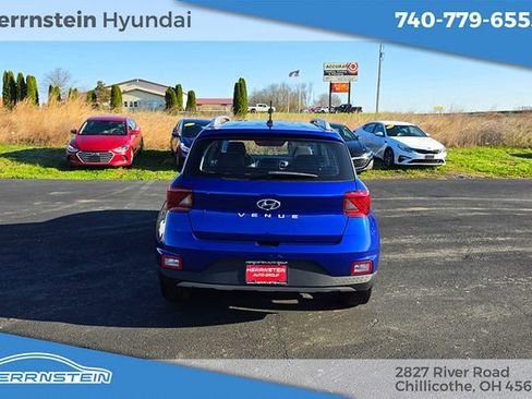 Used 2023 Hyundai Venue Limited image 29