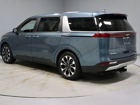 Used 2023 Kia Carnival EX FWD image 9