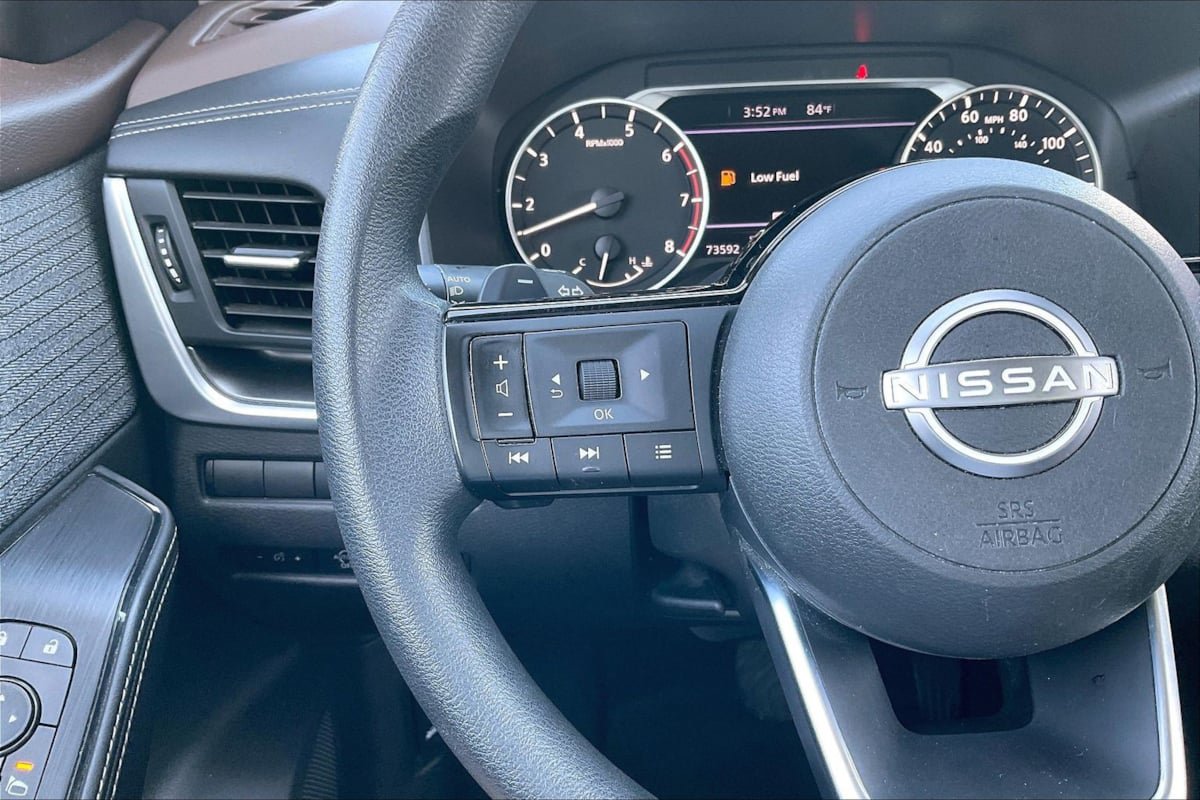 Used 2023 Nissan Rogue SV FWD image 18