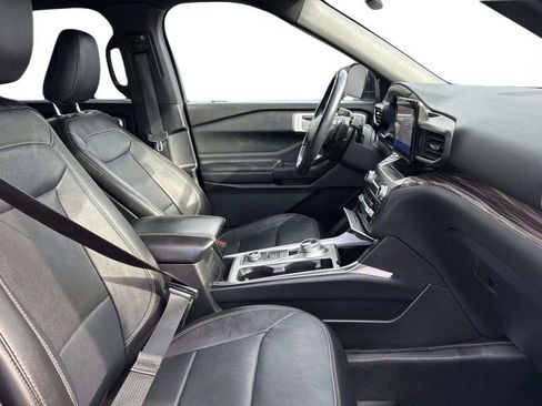 Used 2020 Ford Explorer Limited w/ Equipment Group 310A AWD/4WD image 12