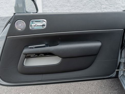 Used 2020 Rolls-Royce Dawn RWD image 23