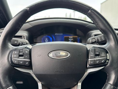 Certified 2021 Ford Explorer Platinum w/ Equipment Group 601A AWD/4WD image 24