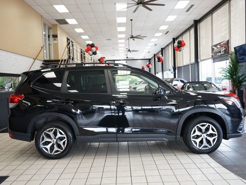 Used 2023 Subaru Forester Premium AWD/4WD image 17
