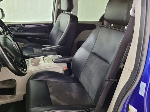 Used 2019 Dodge Grand Caravan SXT w/ Rear Park Assist Package image 6