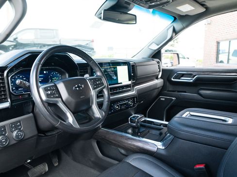 Used 2022 Chevrolet Silverado 1500 LTZ w/ LTZ Premium Package AWD/4WD image 15