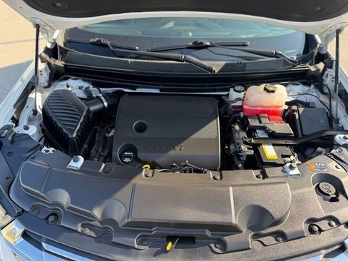 Used 2023 Chevrolet Traverse LT image 32